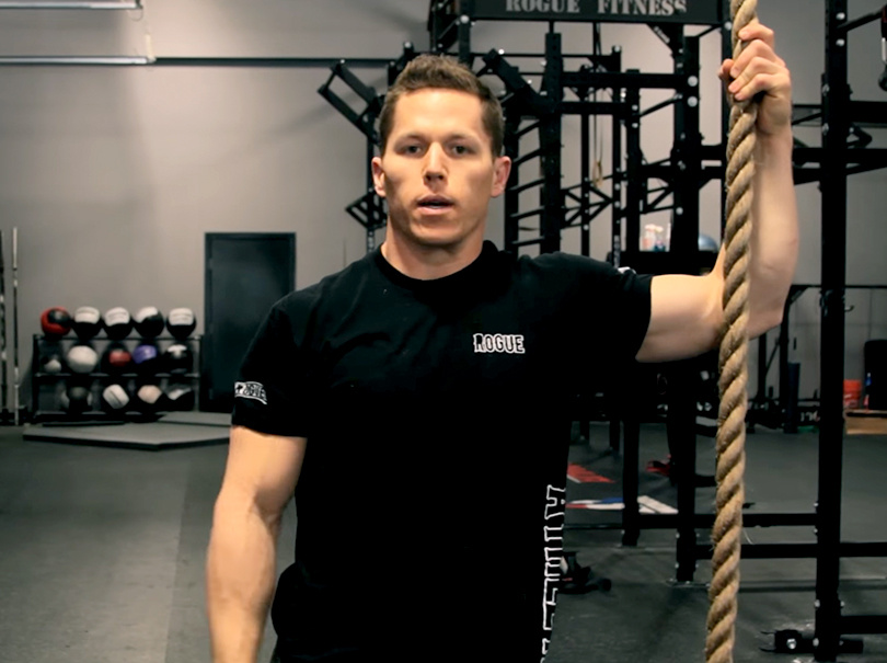 Movement Demo – Thick Rope Knees To Elbows | Rogue Fitness